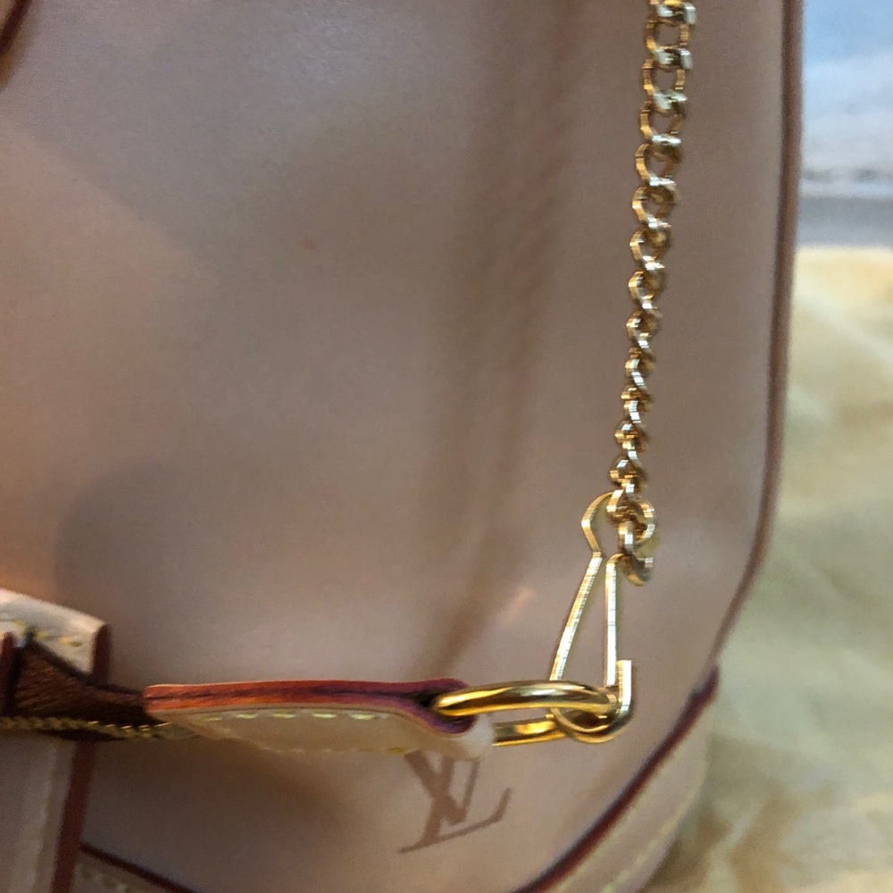 Bucket Louis Purse - Picture 2 of 7